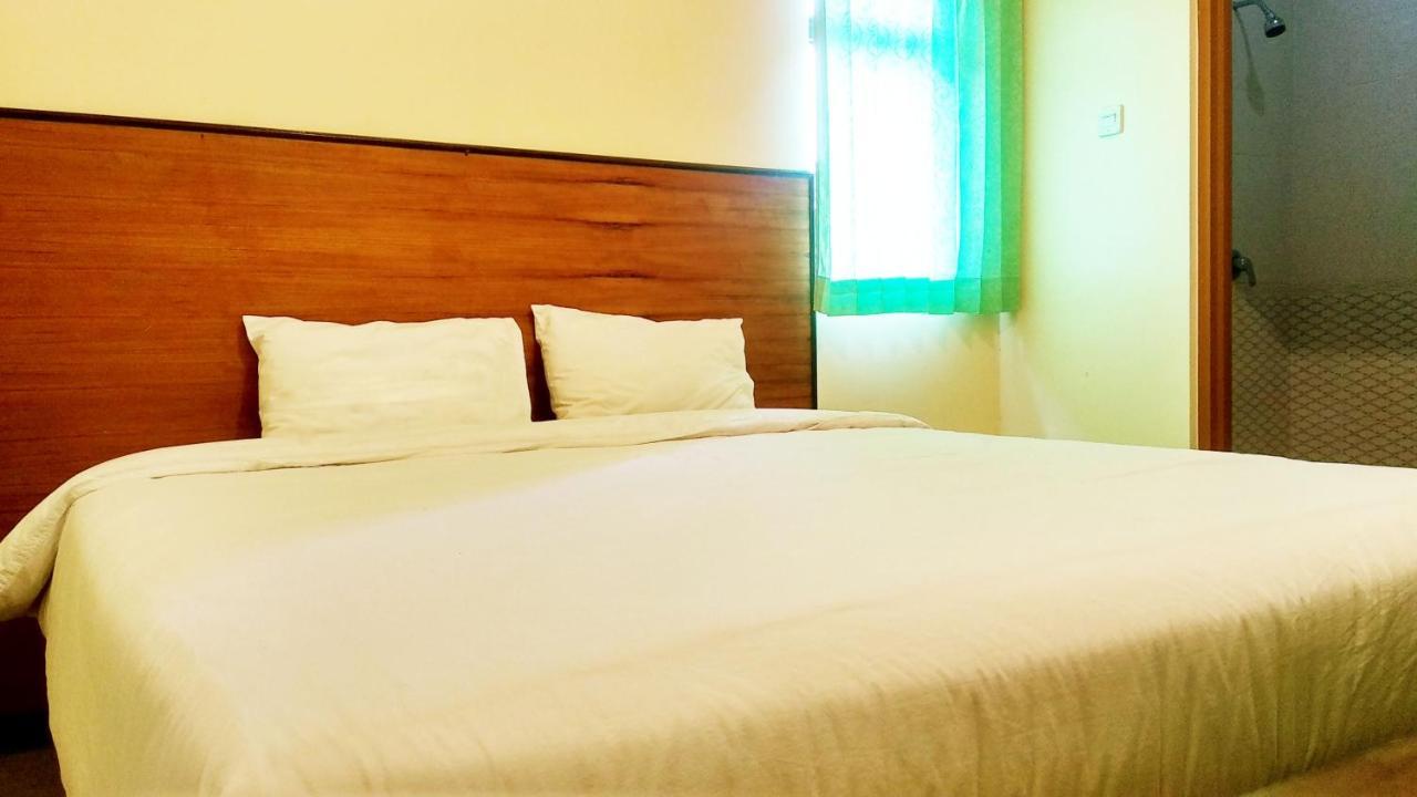 Hotel Pelangi Indah Семаранг Екстер'єр фото